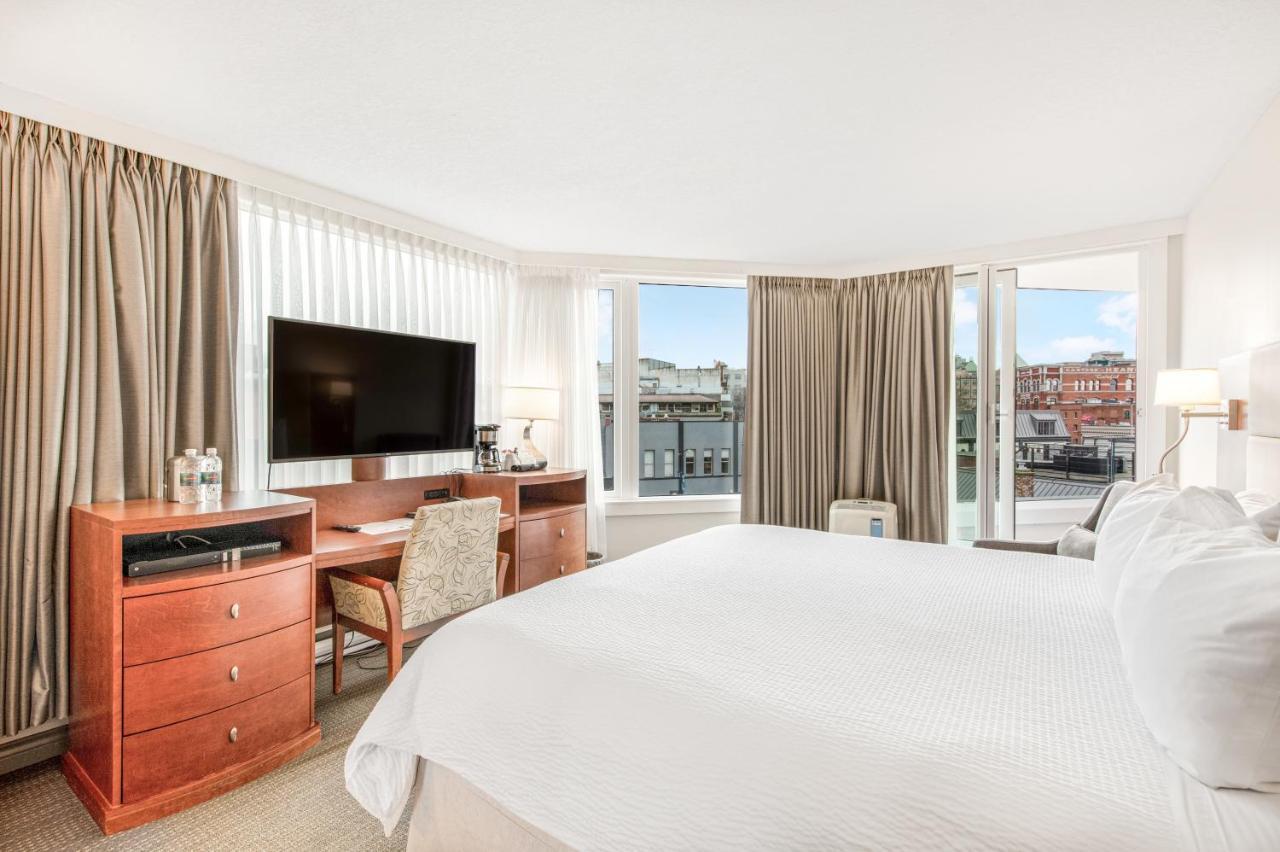 Victoria Regent Waterfront Hotel & Suites Exterior foto